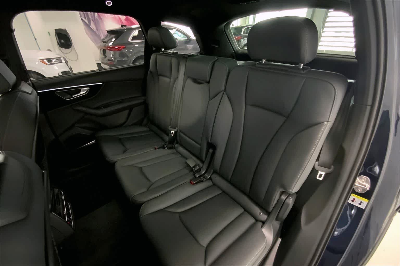 Thumbnail: 2026 Audi Q7 - 12