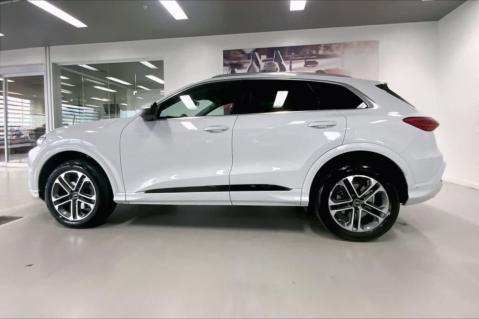 Thumbnail: 2025 Audi Q5 - 3