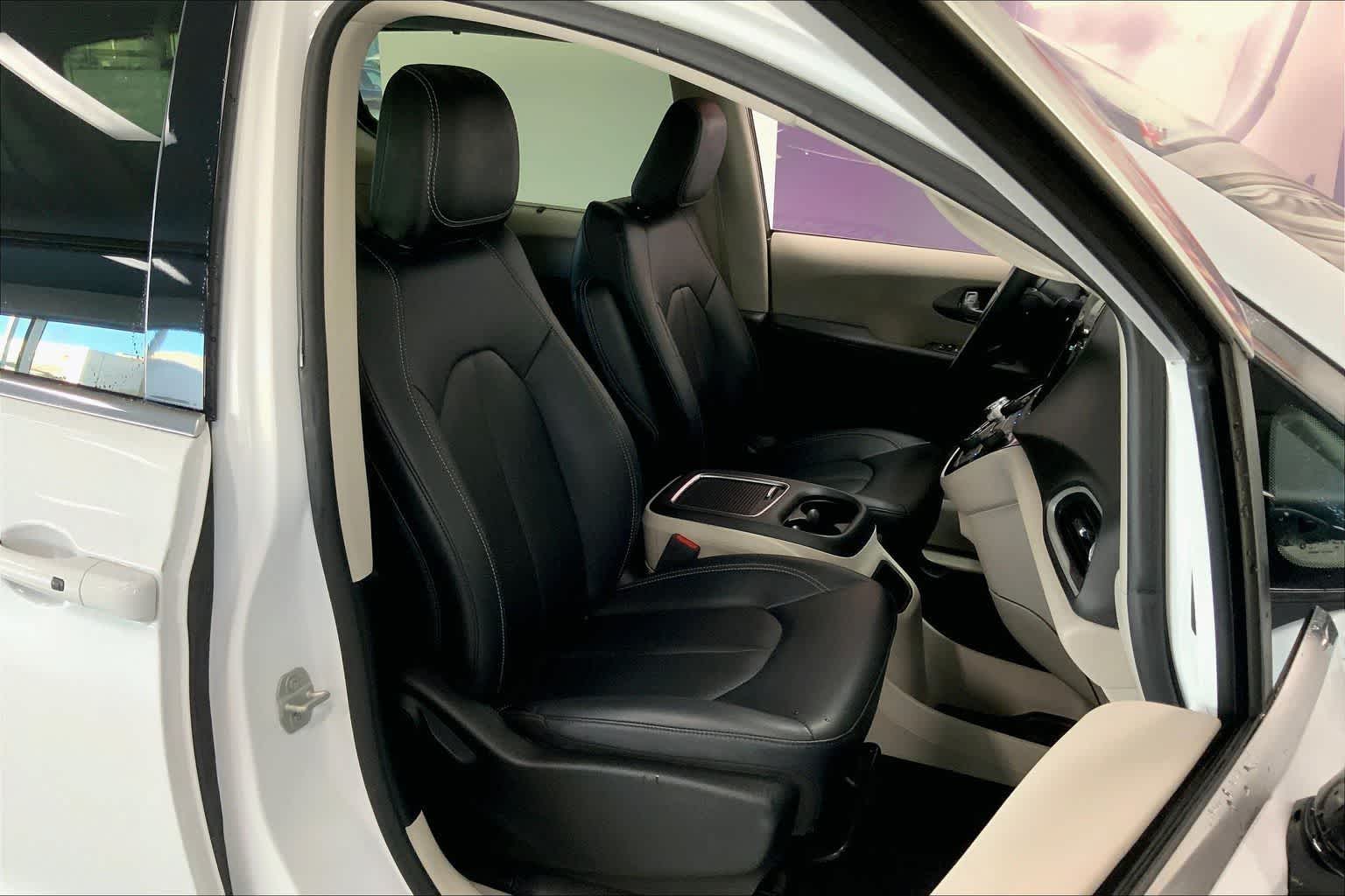 Thumbnail: 2024 Chrysler Pacifica - 11