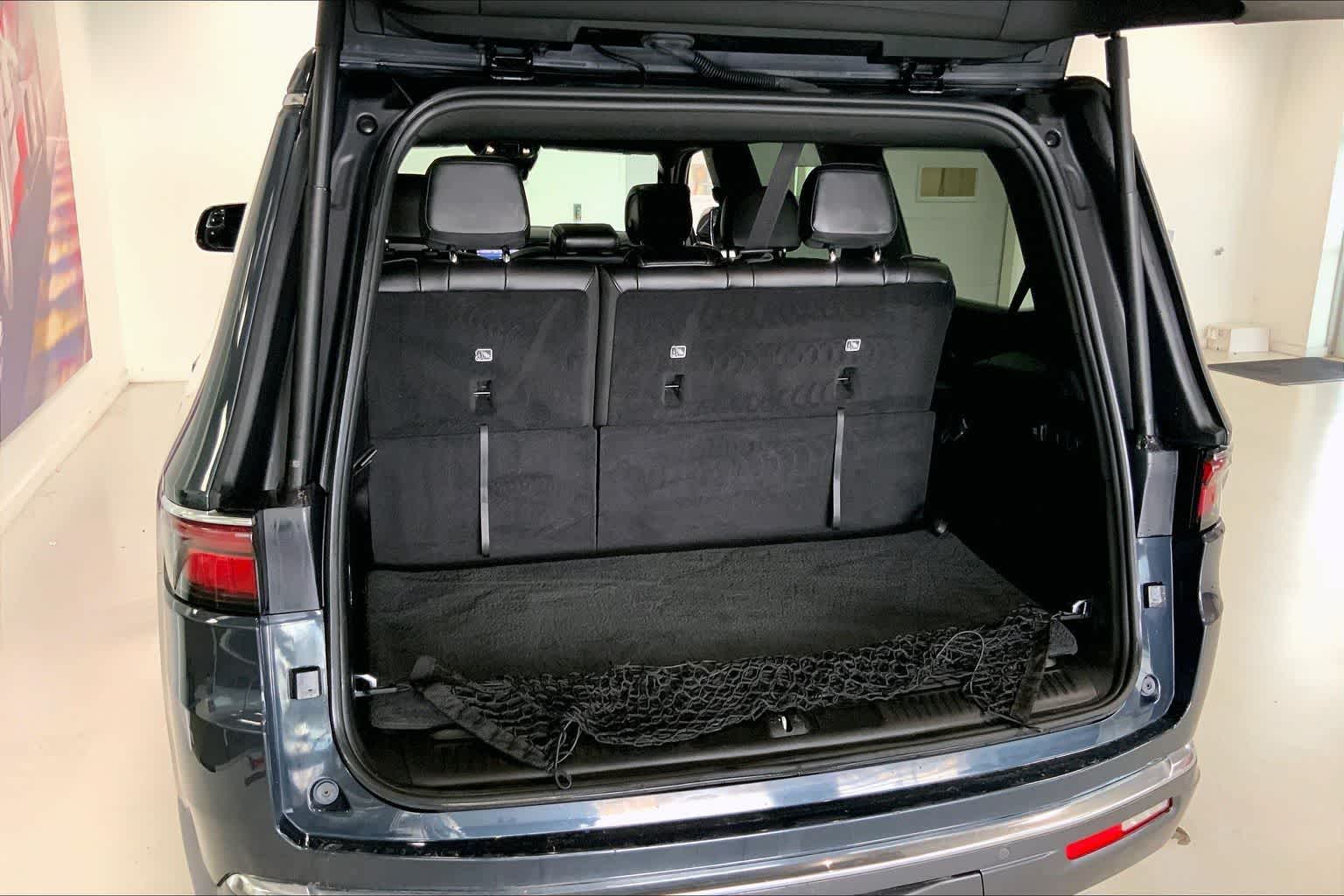 Thumbnail: 2022 Jeep Wagoneer - 16