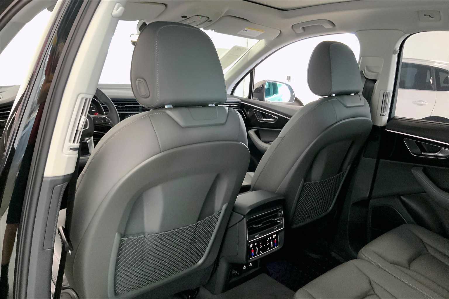 Thumbnail: 2025 Audi Q7 - 10