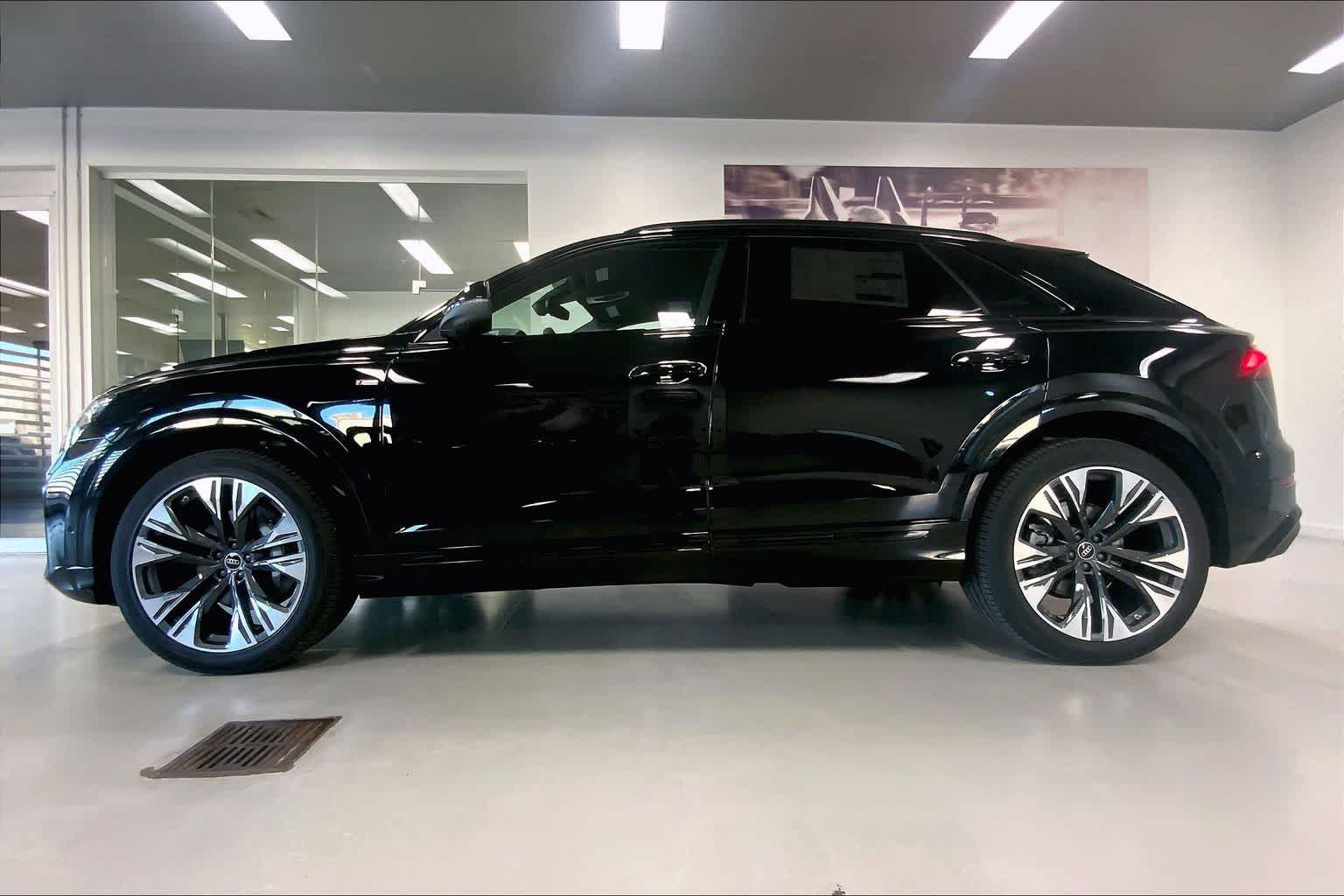 Thumbnail: 2026 Audi Q8 - 3