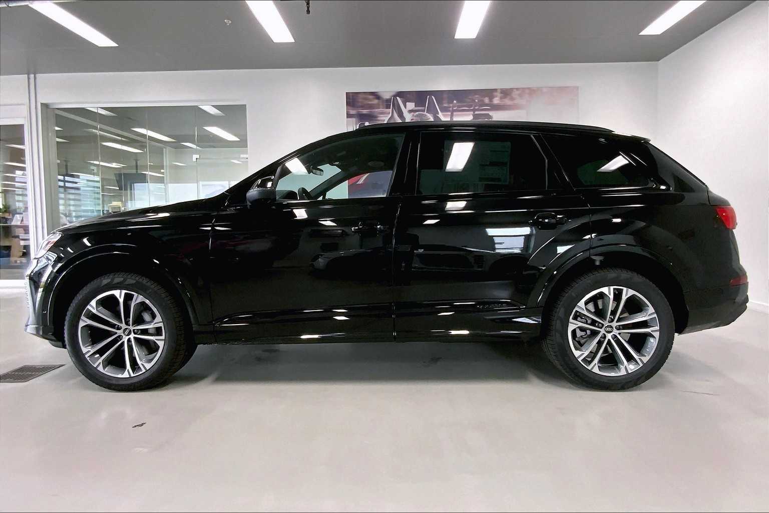 Thumbnail: 2026 Audi Q7 - 3