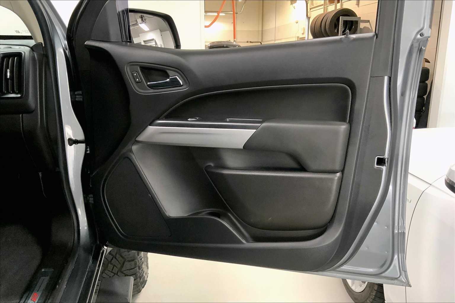 Thumbnail: 2022 Chevrolet Colorado - 26