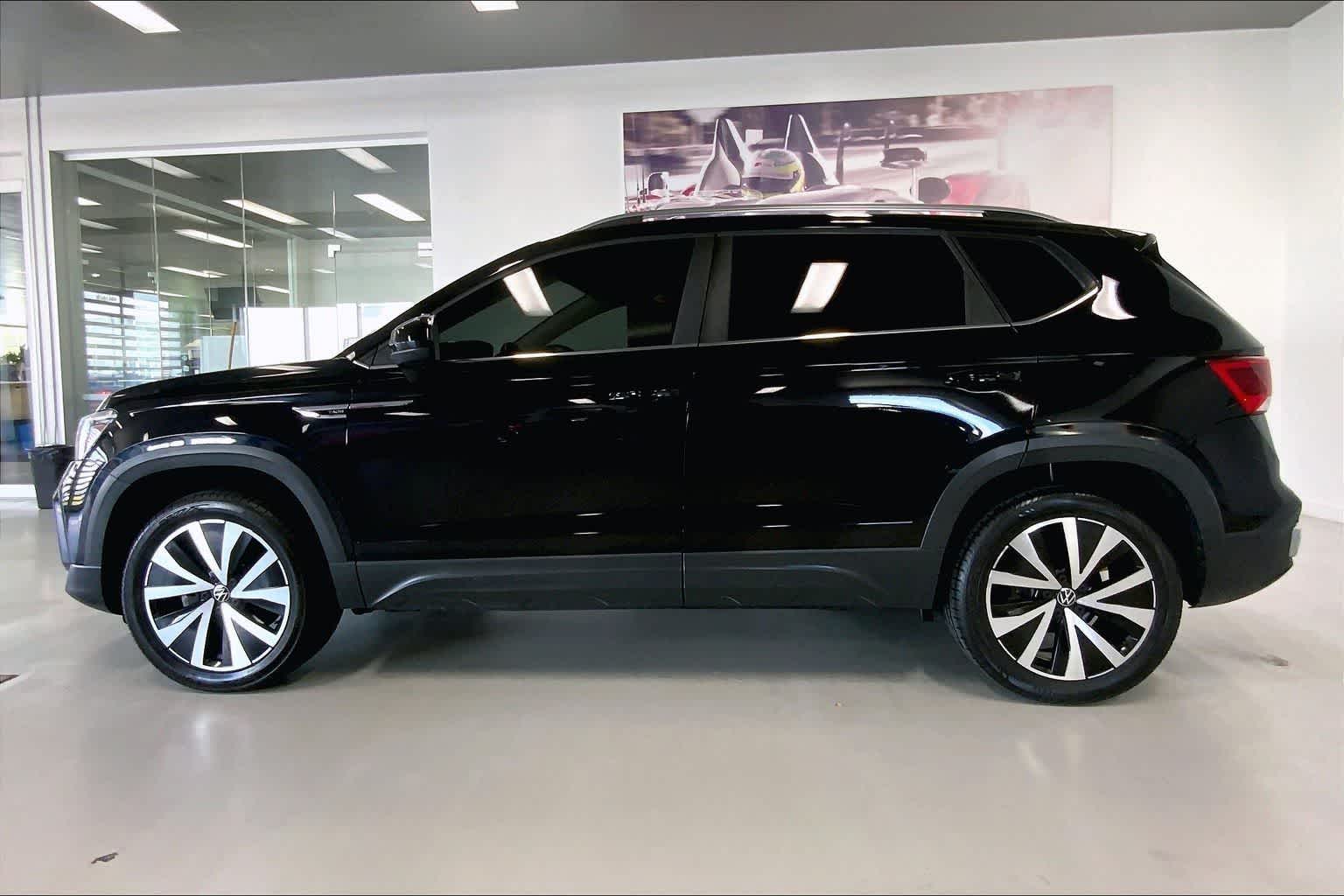 Thumbnail: 2022 Volkswagen Taos - 3