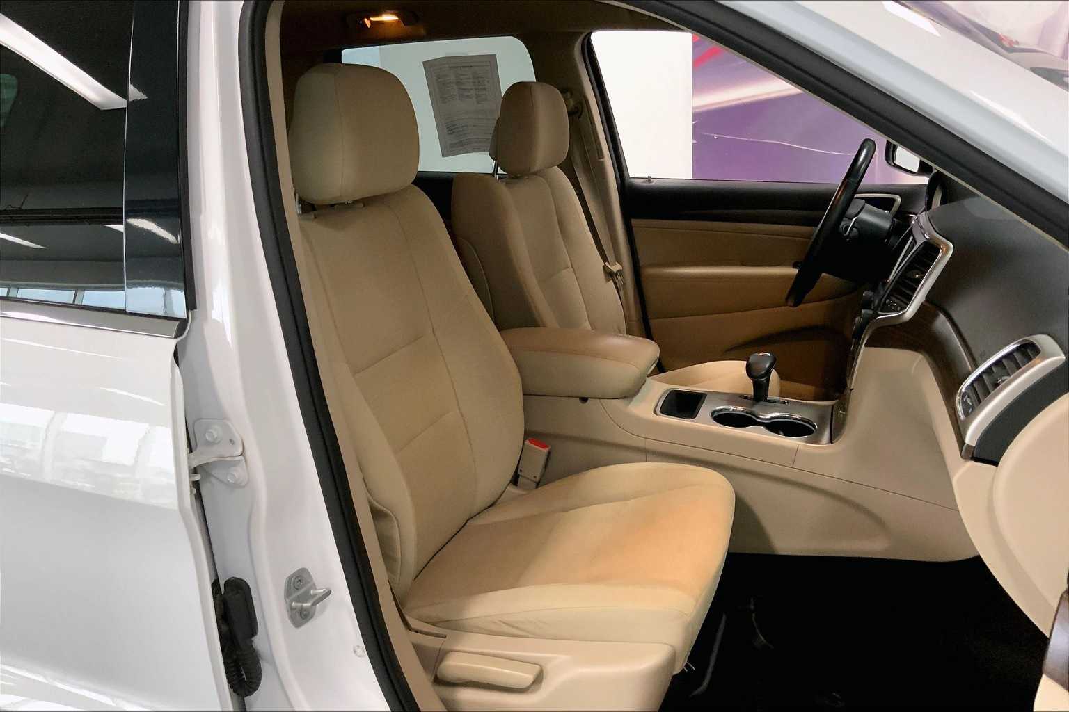 Thumbnail: 2014 Jeep Grand Cherokee - 13