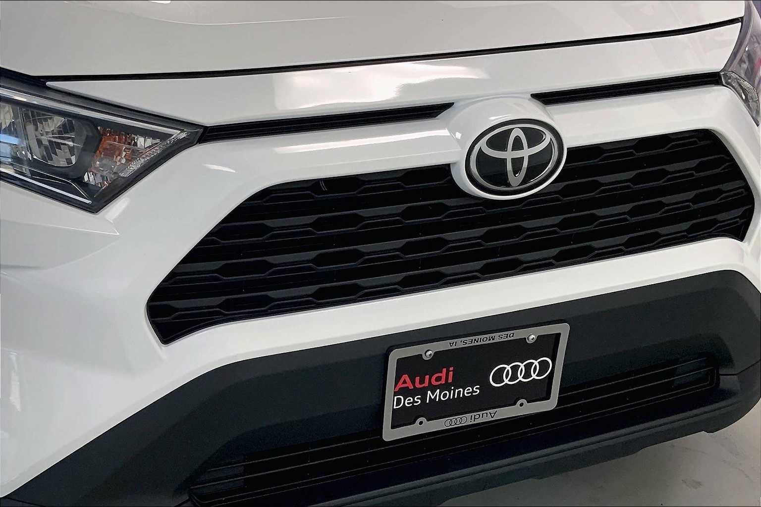 Thumbnail: 2021 Toyota RAV4 - 28