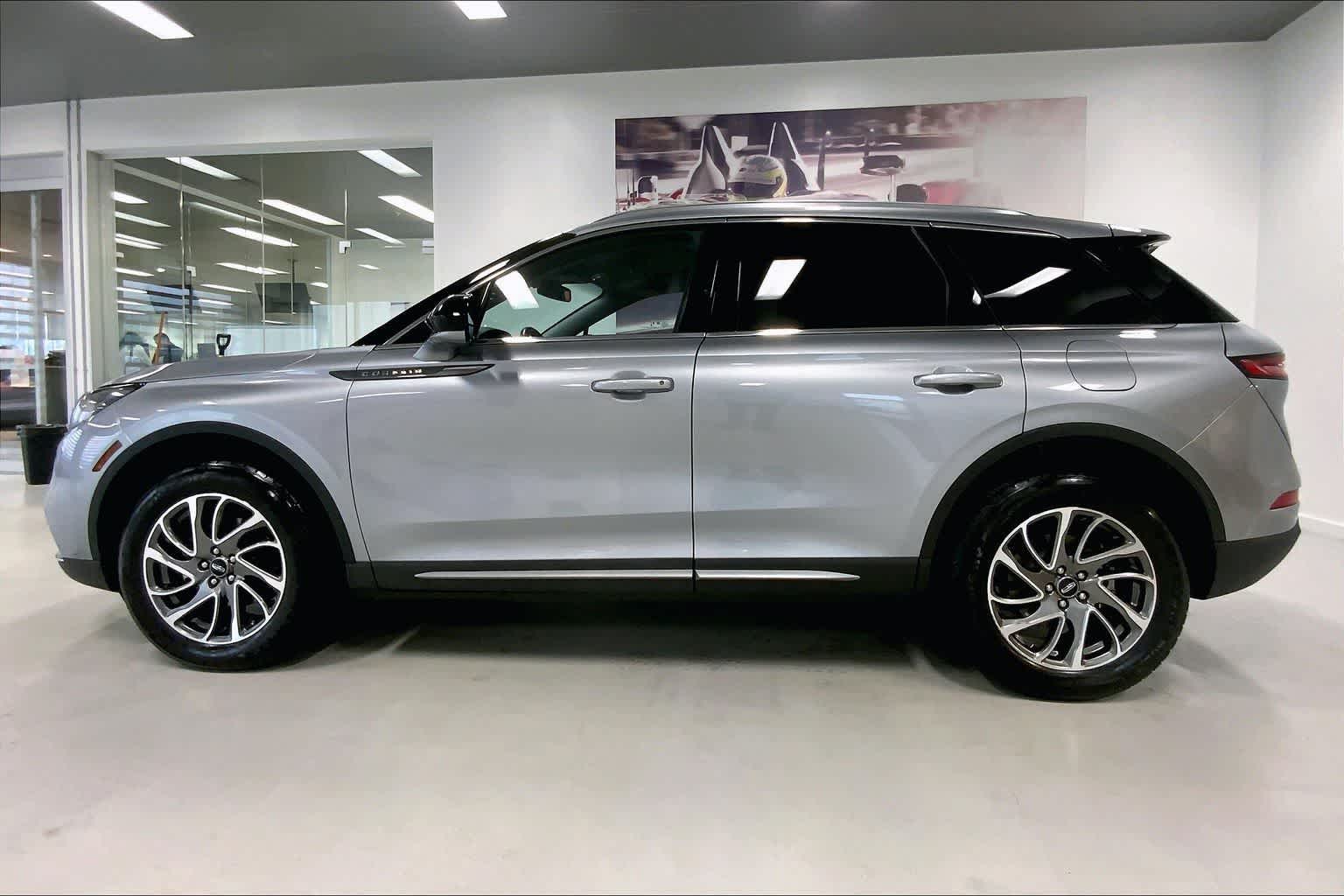 Thumbnail: 2021 Lincoln Corsair - 3