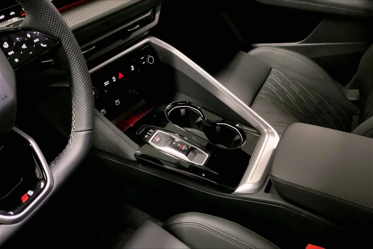 Thumbnail: 2025 Audi SQ5 - 16