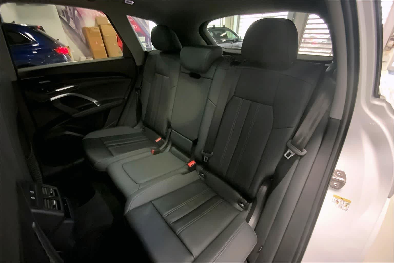 Thumbnail: 2025 Audi Q5 - 26