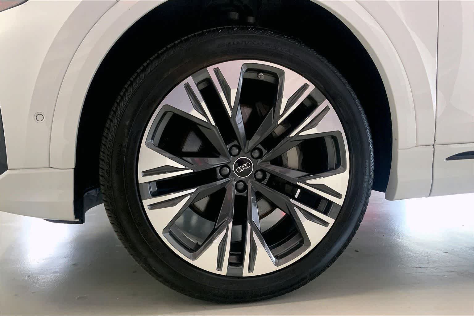 Thumbnail: 2025 Audi Q8 - 8