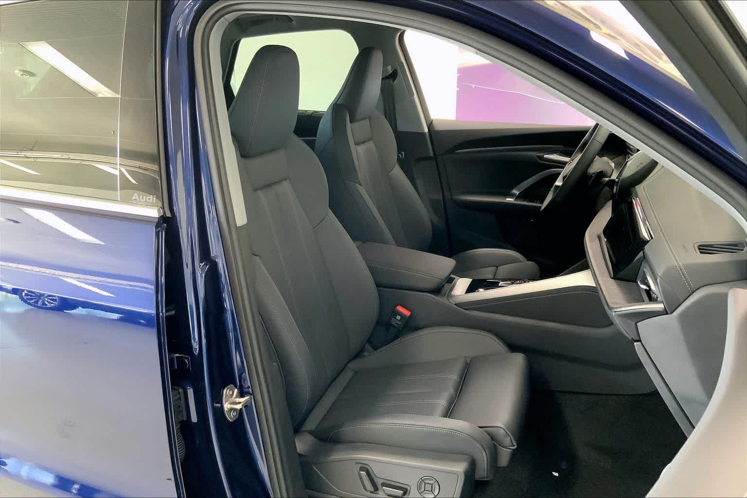 Thumbnail: 2025 Audi Q5 - 12