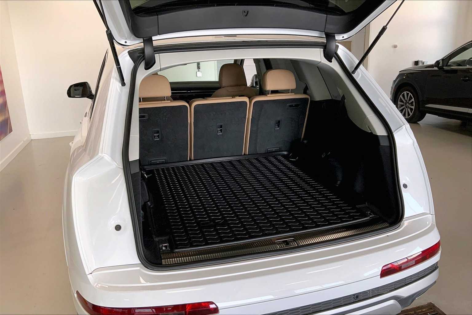 Thumbnail: 2025 Audi Q7 - 17