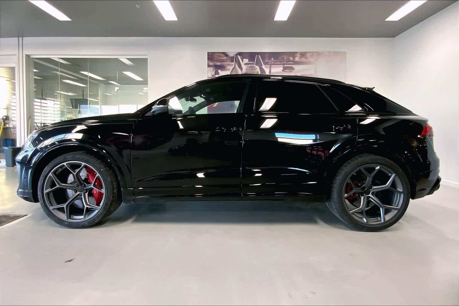 Thumbnail: 2026 Audi RS Q8 - 3