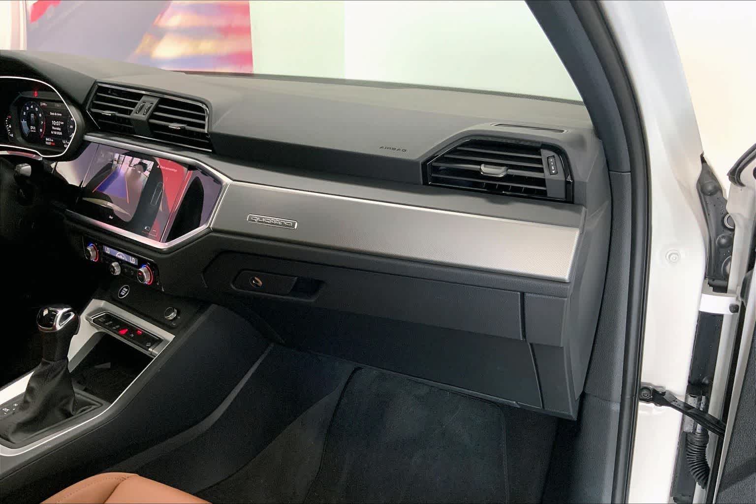 Thumbnail: 2025 Audi Q3 - 21
