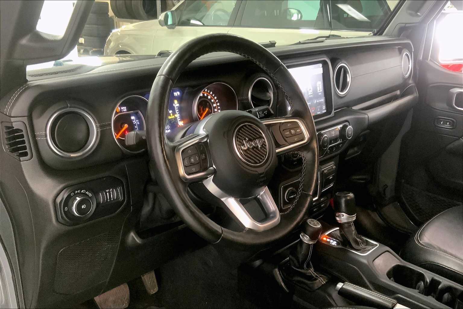 2019 Jeep Wrangler Unlimited Sahara photo 2