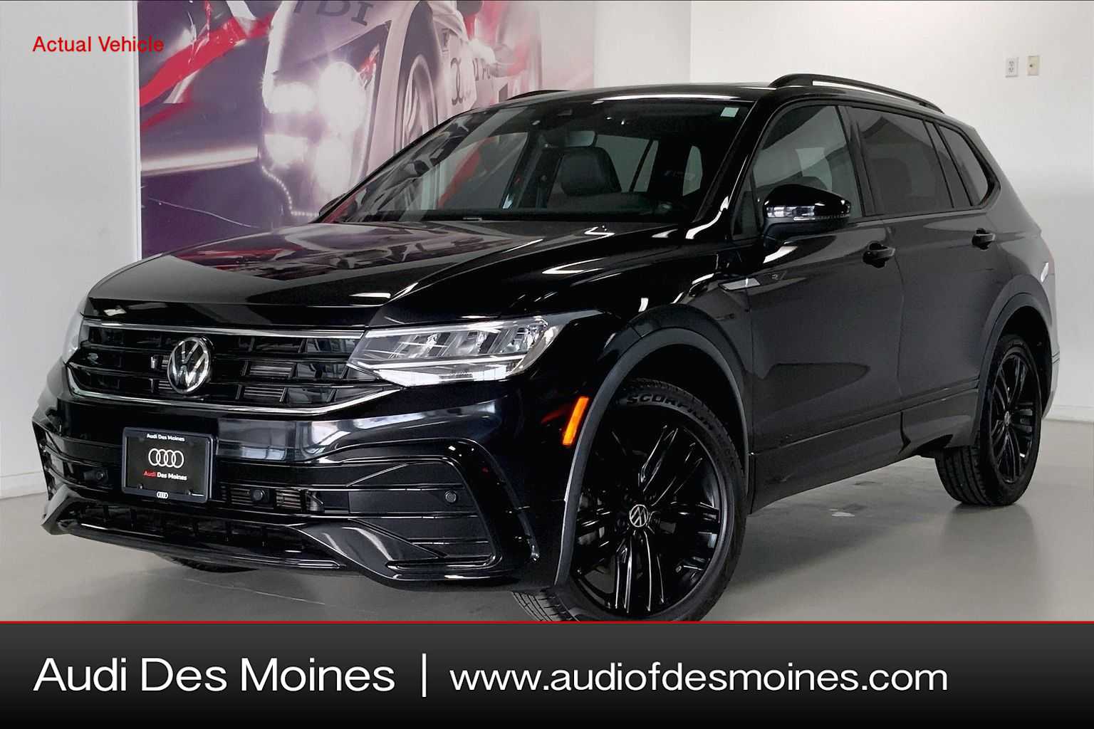 Thumbnail: 2022 Volkswagen Tiguan - 1