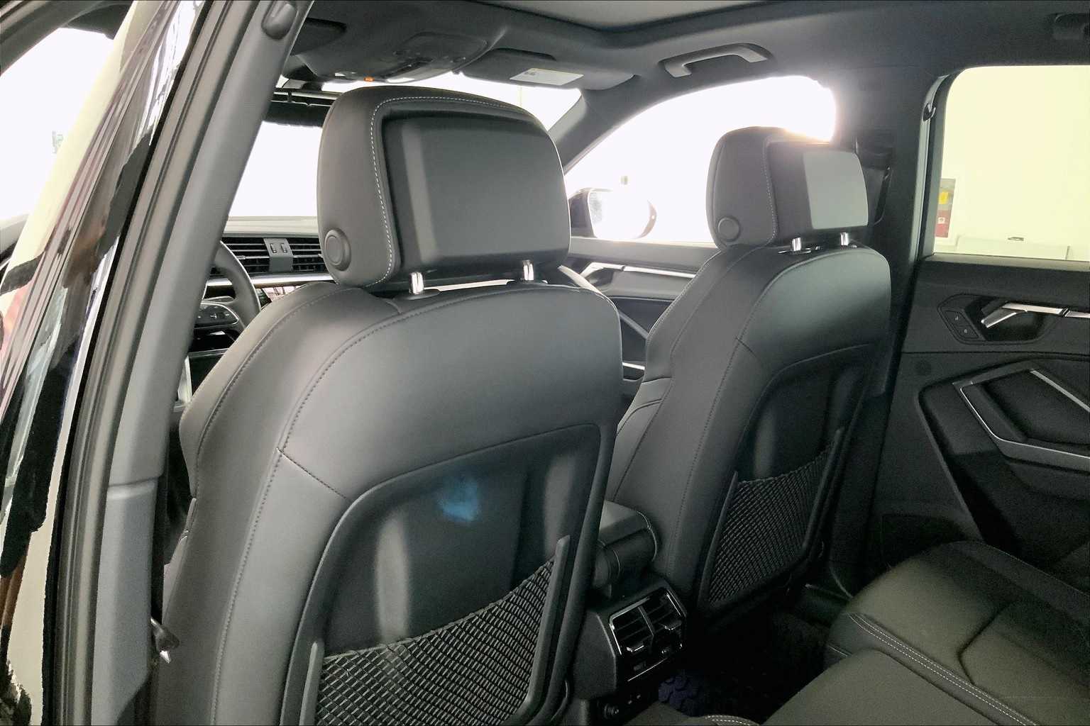 Thumbnail: 2025 Audi Q3 - 11