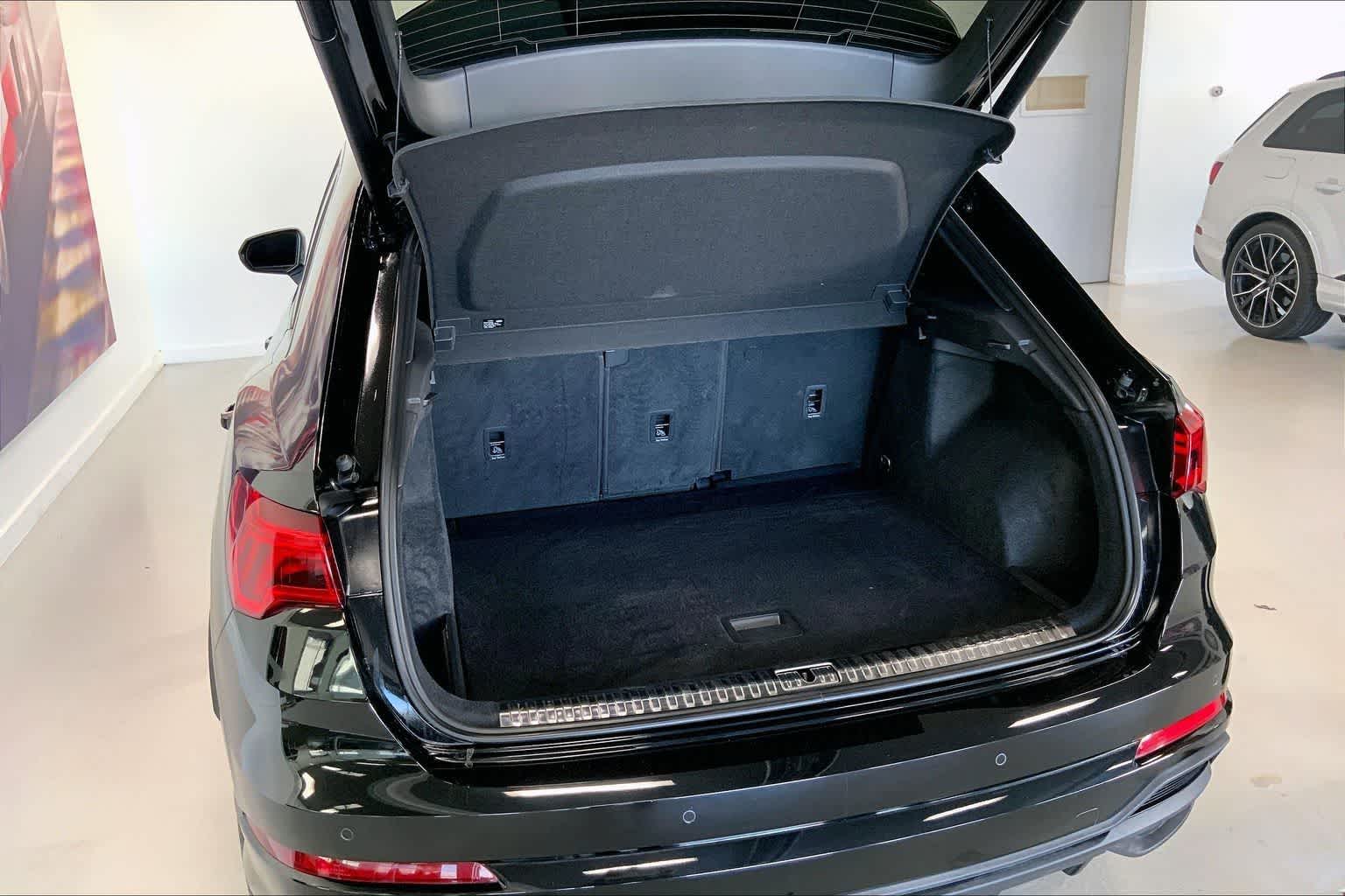 Thumbnail: 2023 Audi Q3 - 16