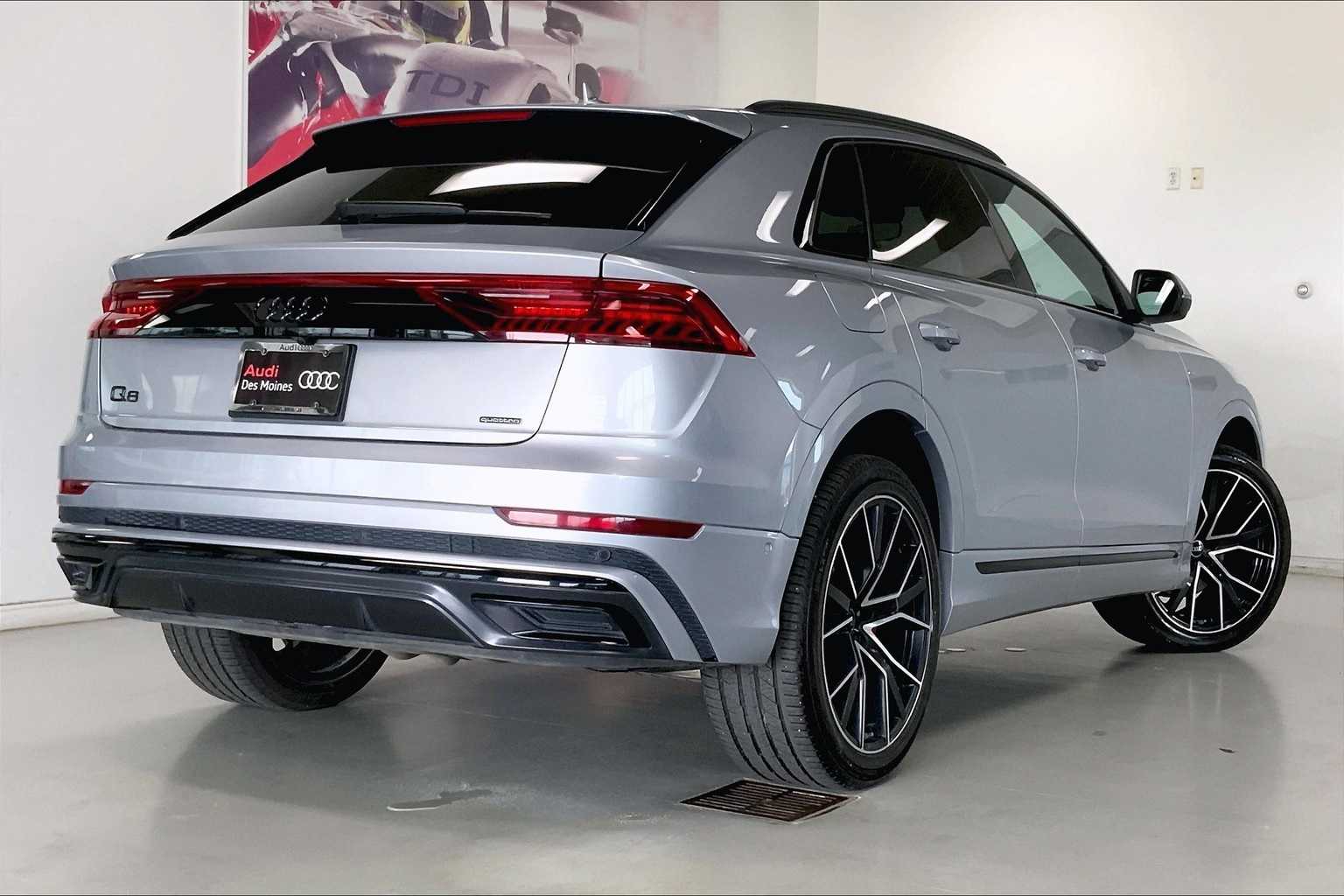 Thumbnail: 2022 Audi Q8 - 22
