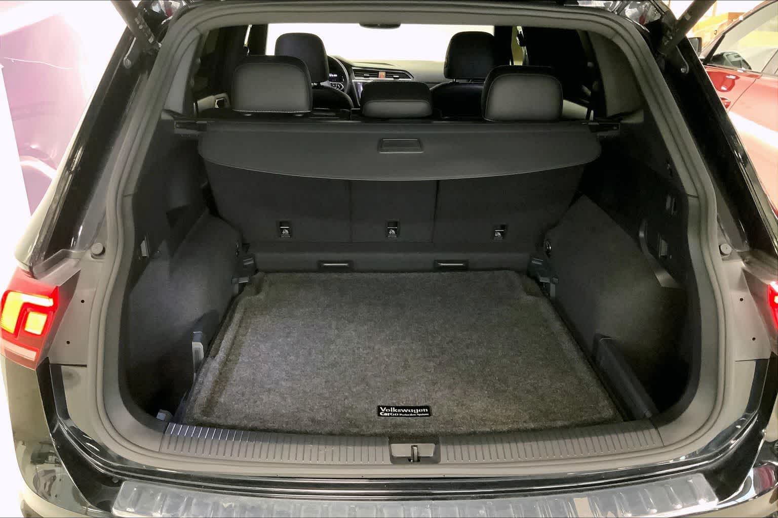 Thumbnail: 2023 Volkswagen Tiguan - 17