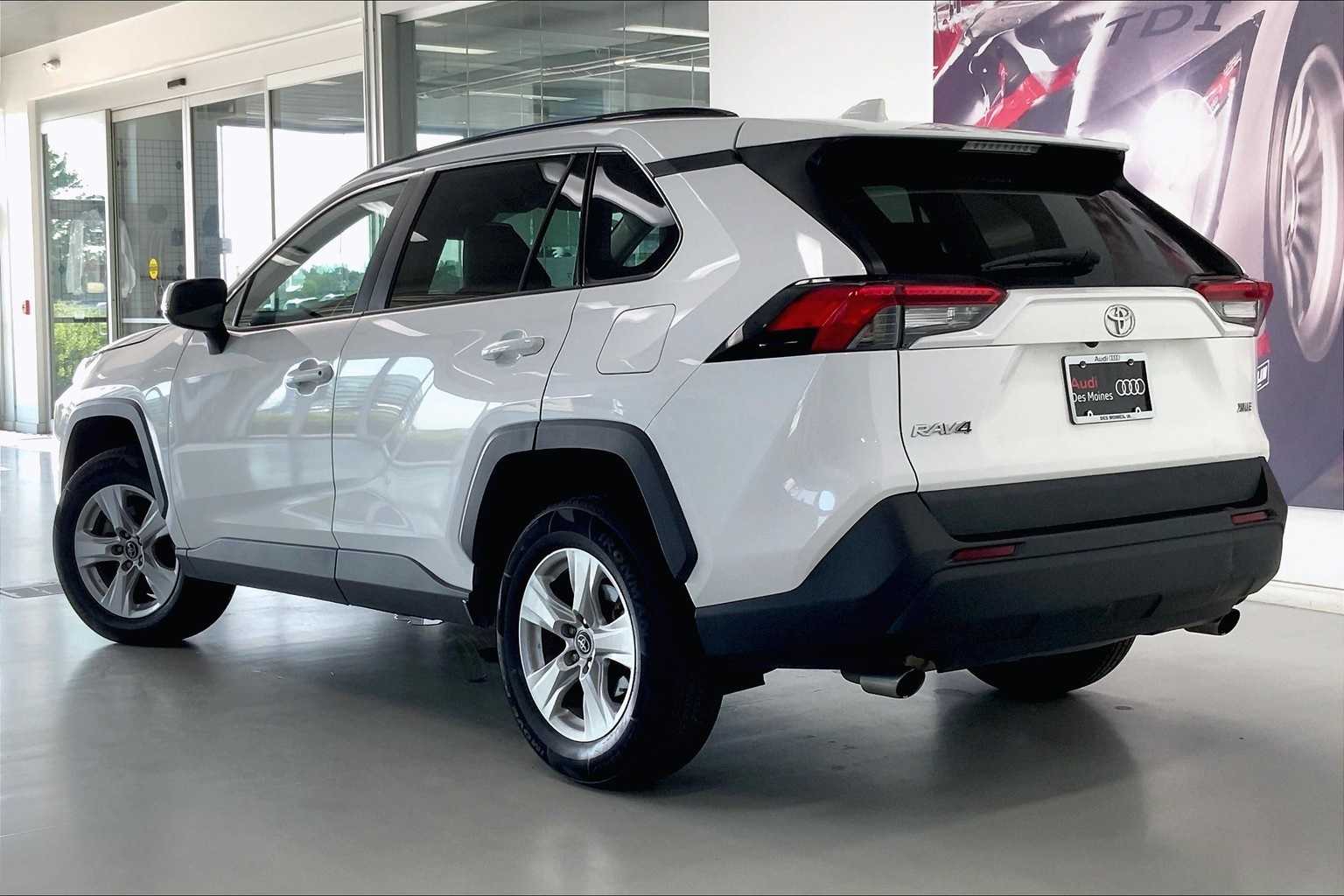 Thumbnail: 2021 Toyota RAV4 - 4
