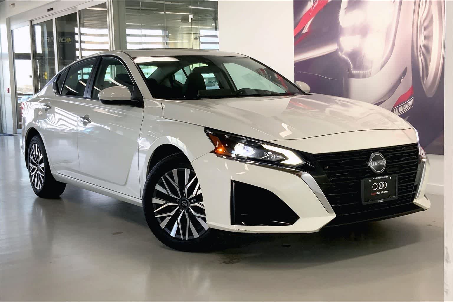 Thumbnail: 2023 Nissan Altima - 21