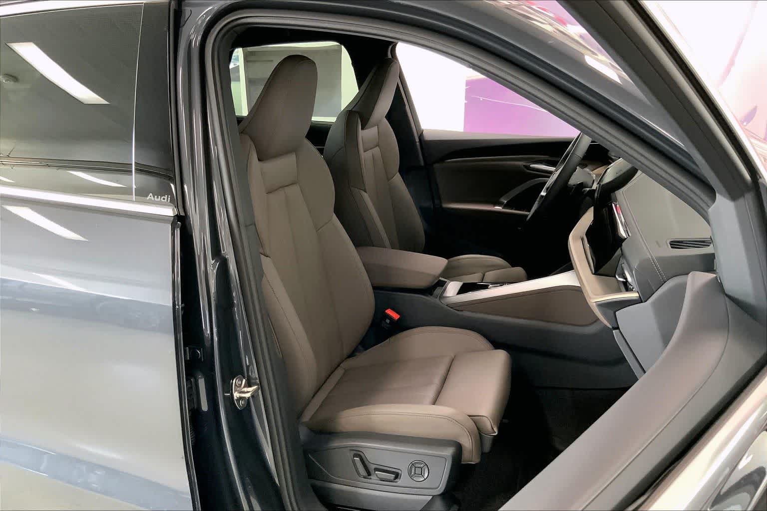 Thumbnail: 2025 Audi Q5 - 14