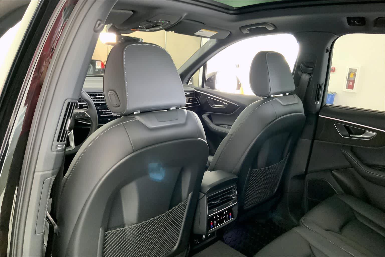 Thumbnail: 2026 Audi Q7 - 11