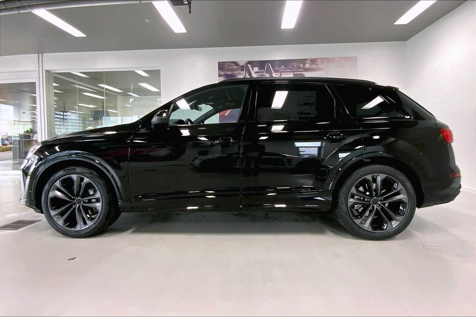 Thumbnail: 2026 Audi Q7 - 3