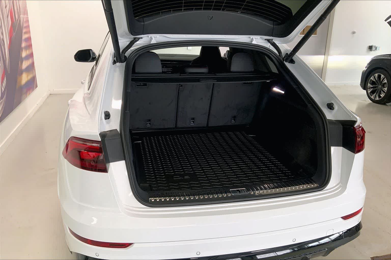 Thumbnail: 2026 Audi Q8 - 19