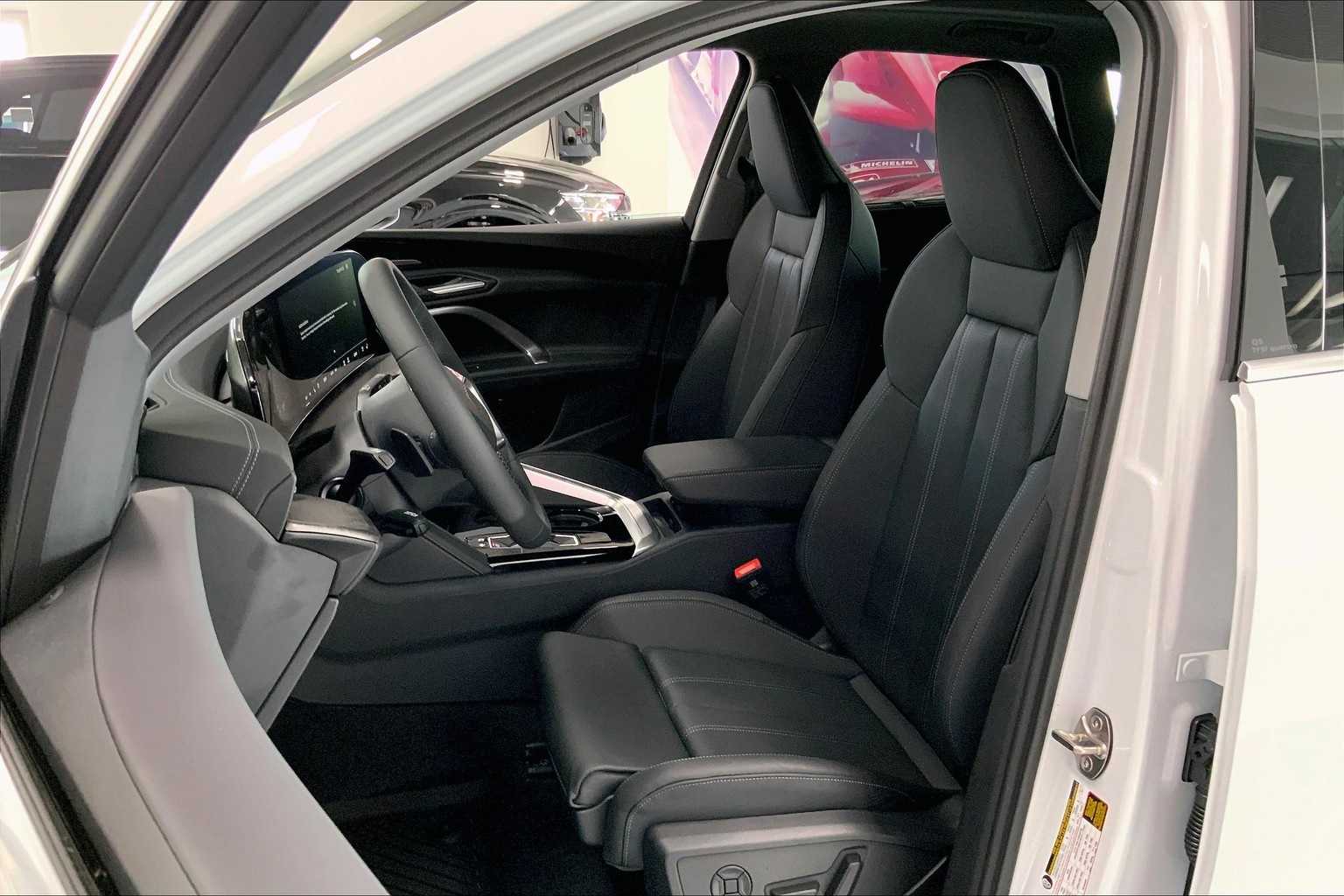 Thumbnail: 2025 Audi Q5 - 11