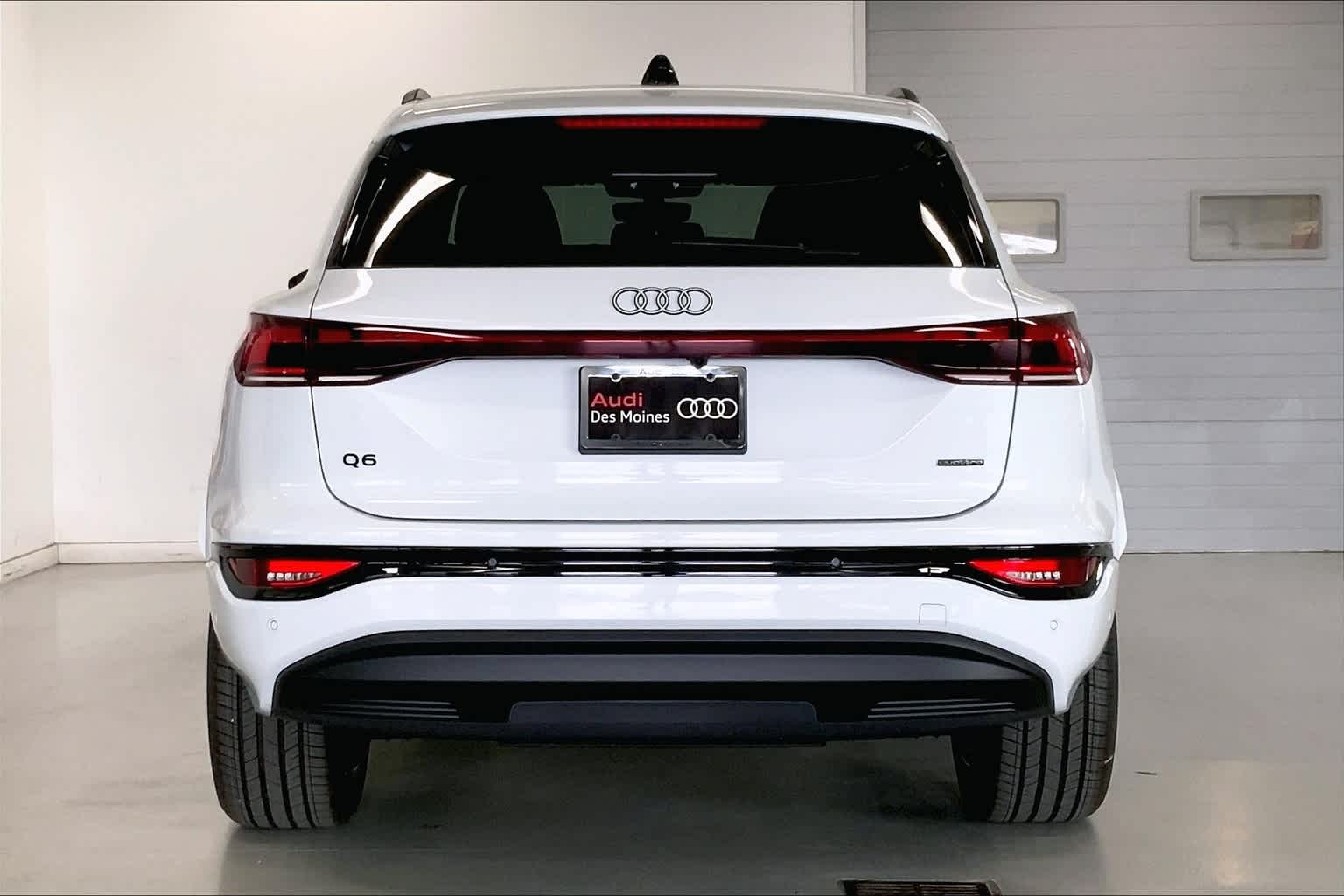 Thumbnail: 2025 Audi Q6 e-tron - 5