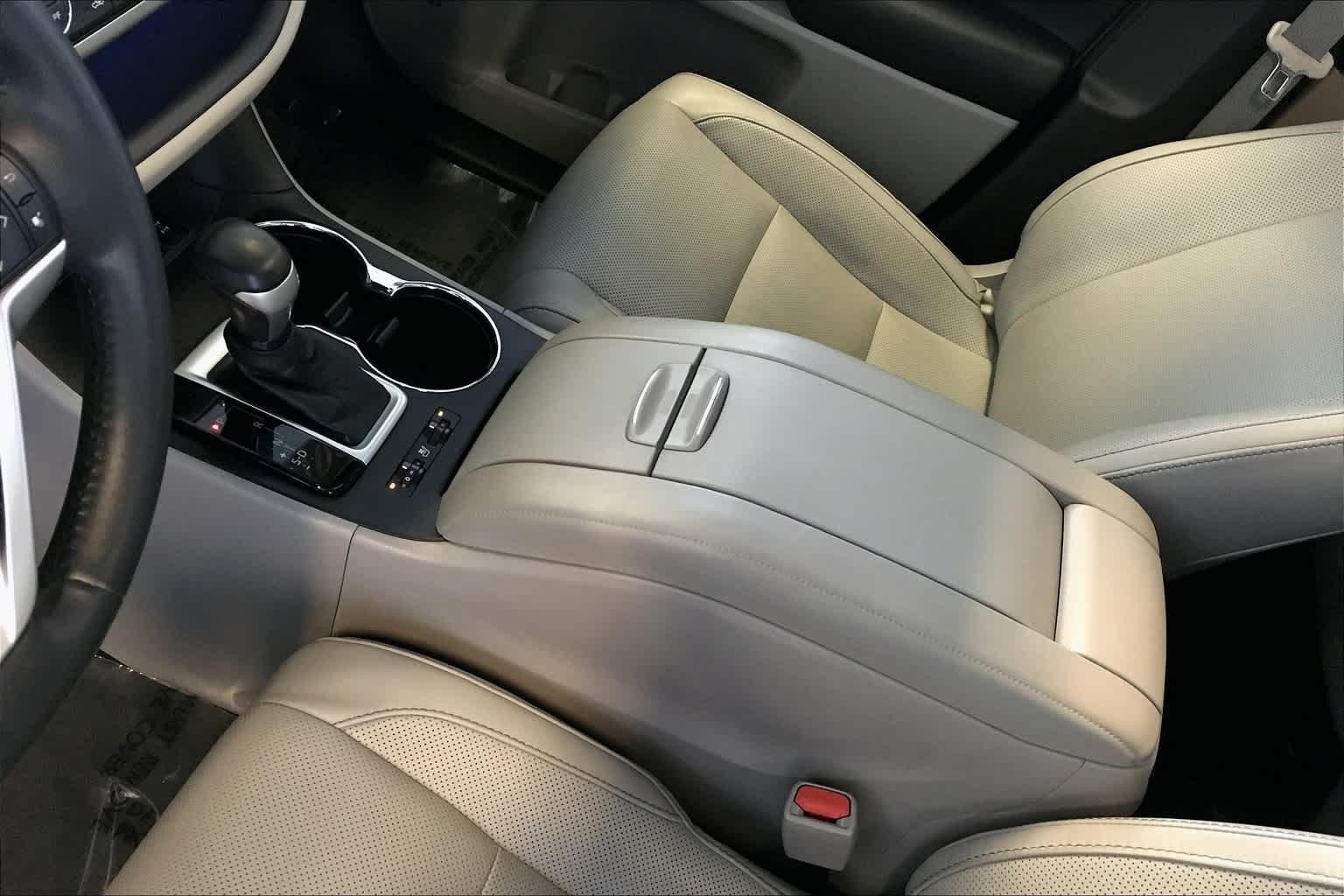 Thumbnail: 2016 Toyota Highlander - 23
