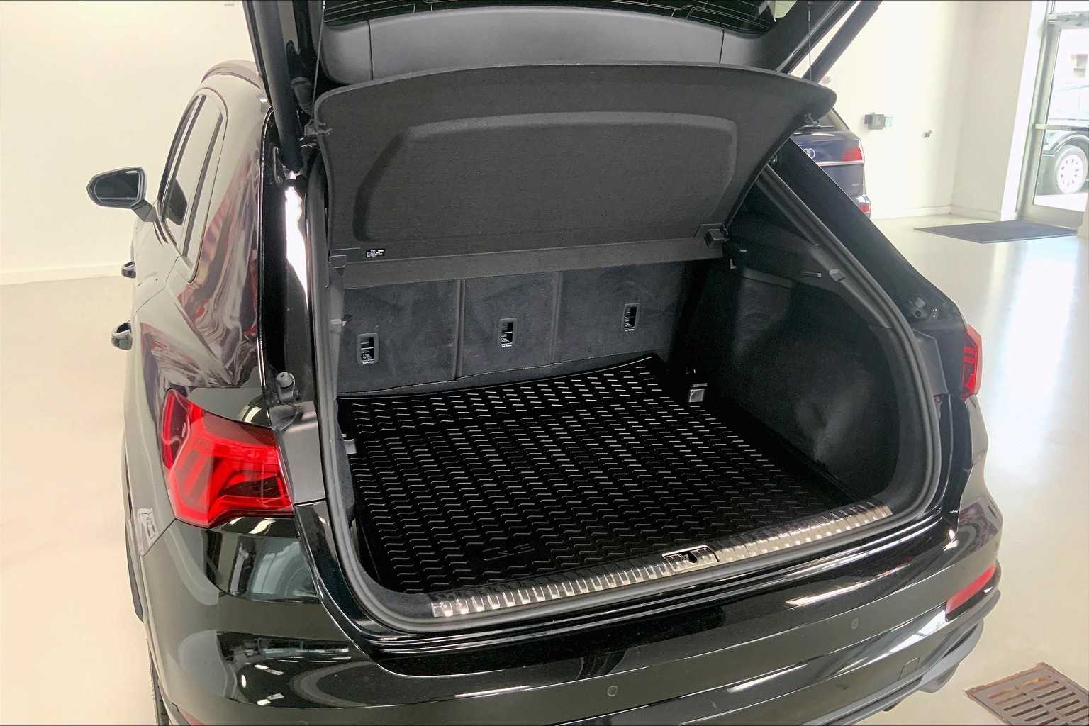 Thumbnail: 2023 Audi Q3 - 17