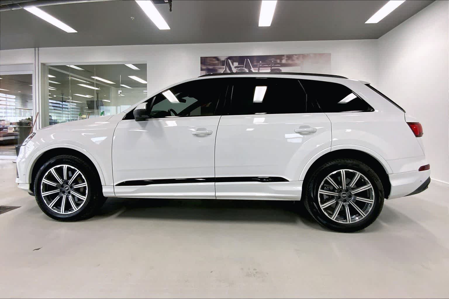 Thumbnail: 2023 Audi Q7 - 3