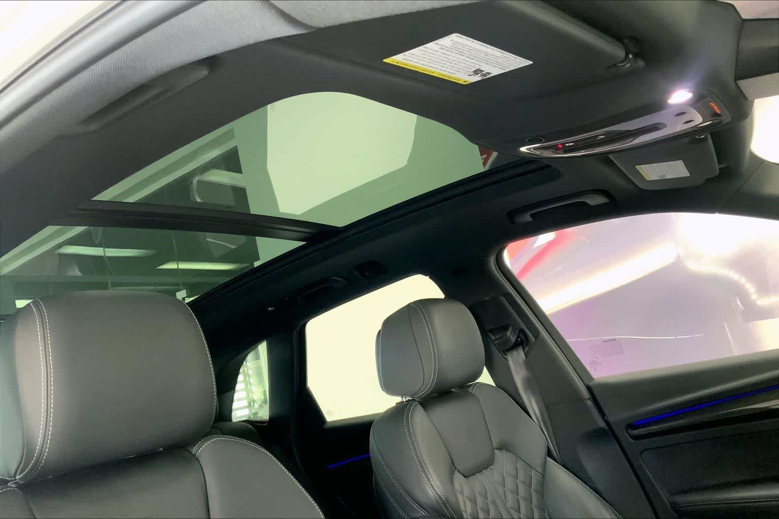 Thumbnail: 2025 Audi SQ5 - 30