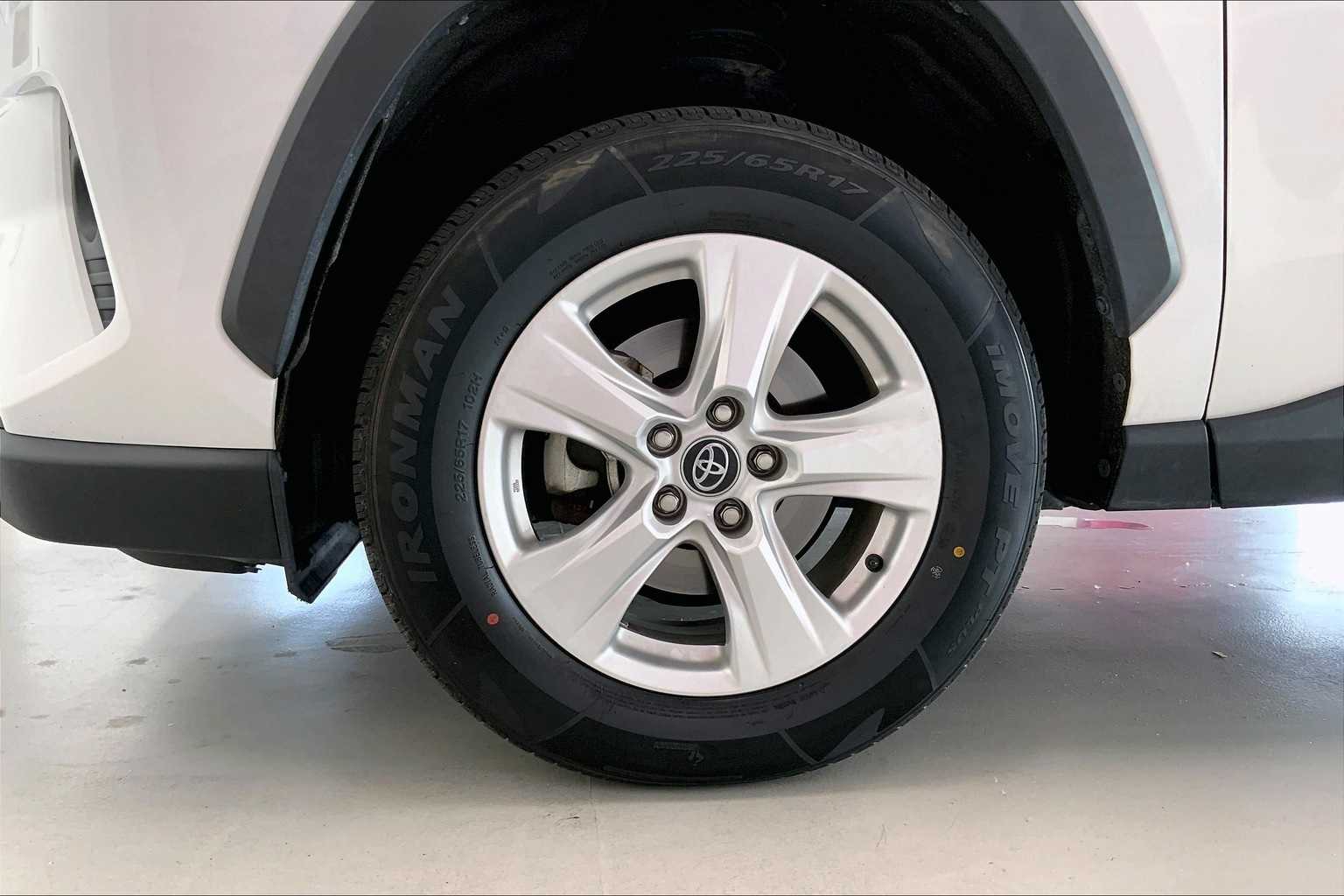 Thumbnail: 2021 Toyota RAV4 - 7