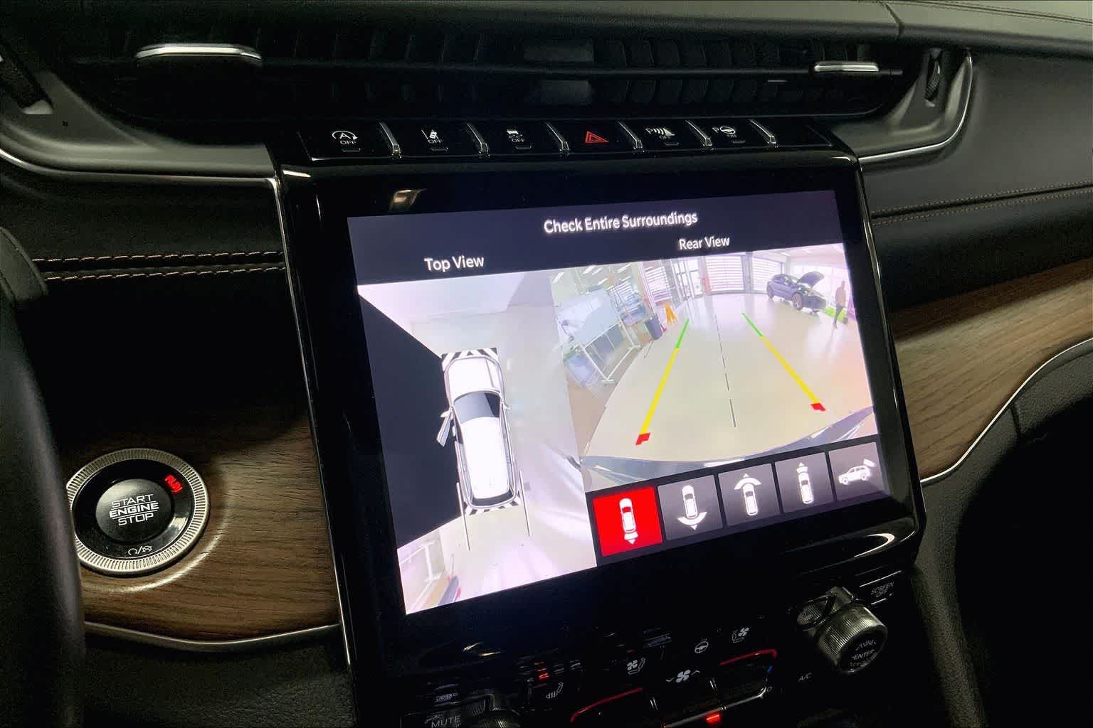 Thumbnail: 2022 Jeep Grand Cherokee - 23