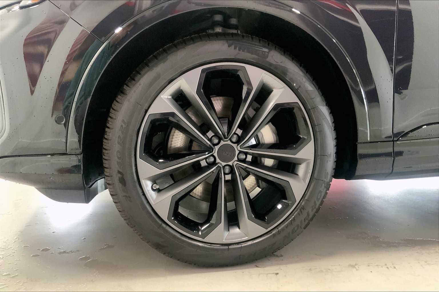 Thumbnail: 2026 Audi Q7 - 7