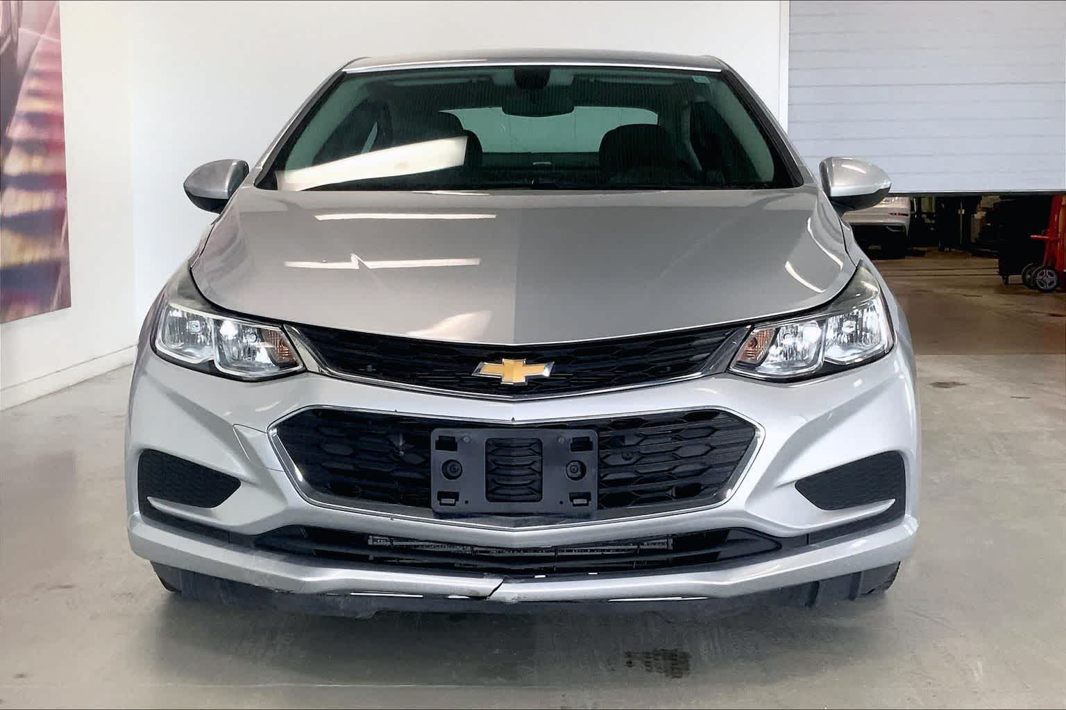 Thumbnail: 2017 Chevrolet Cruze - 6