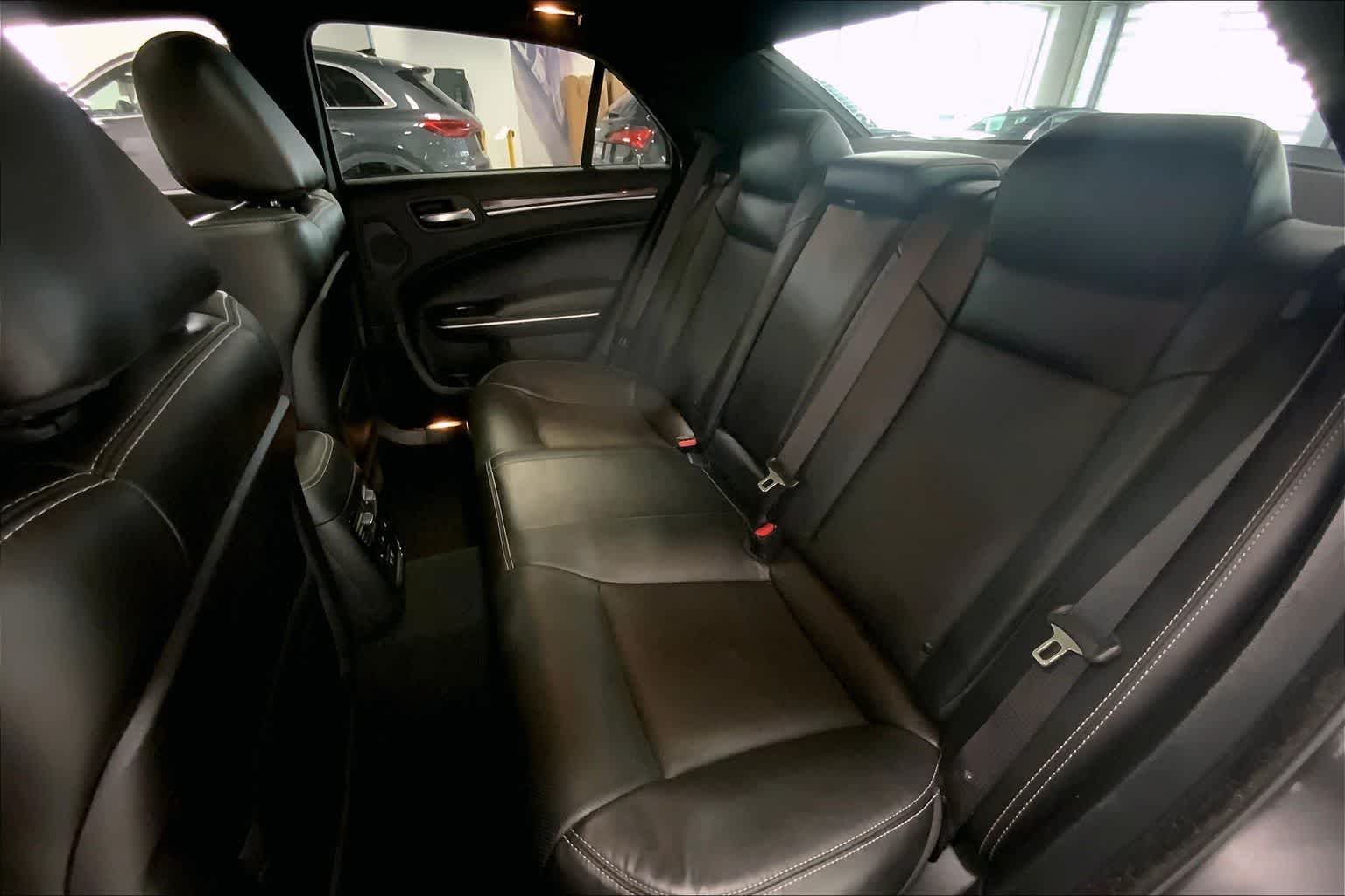 Thumbnail: 2022 Chrysler 300 - 26