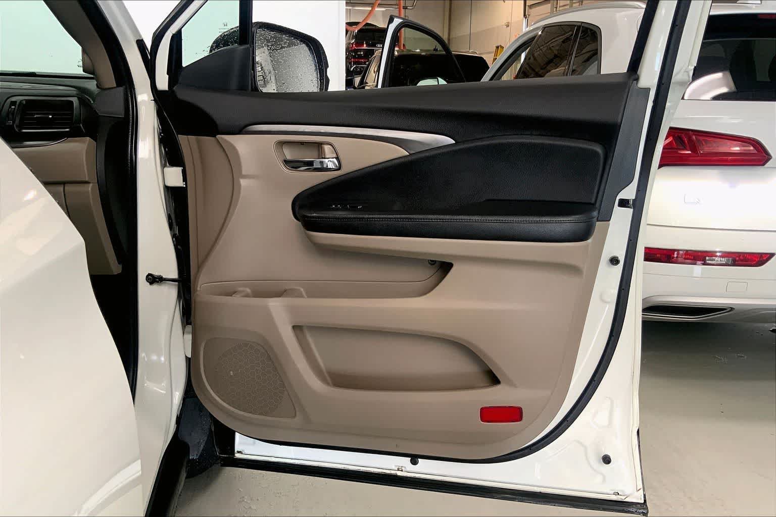 Thumbnail: 2016 Honda Pilot - 25