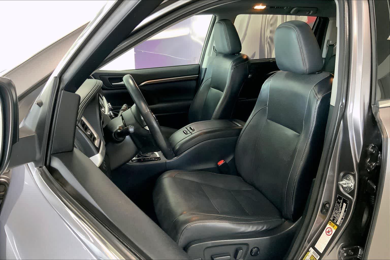 Thumbnail: 2015 Toyota Highlander - 10