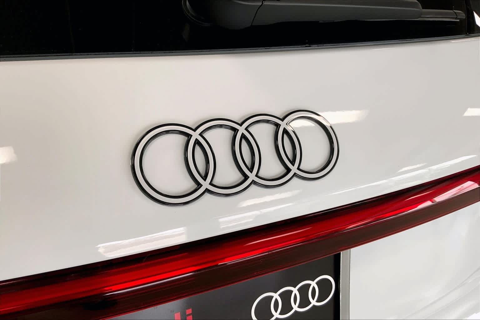 Thumbnail: 2025 Audi Q6 e-tron - 7