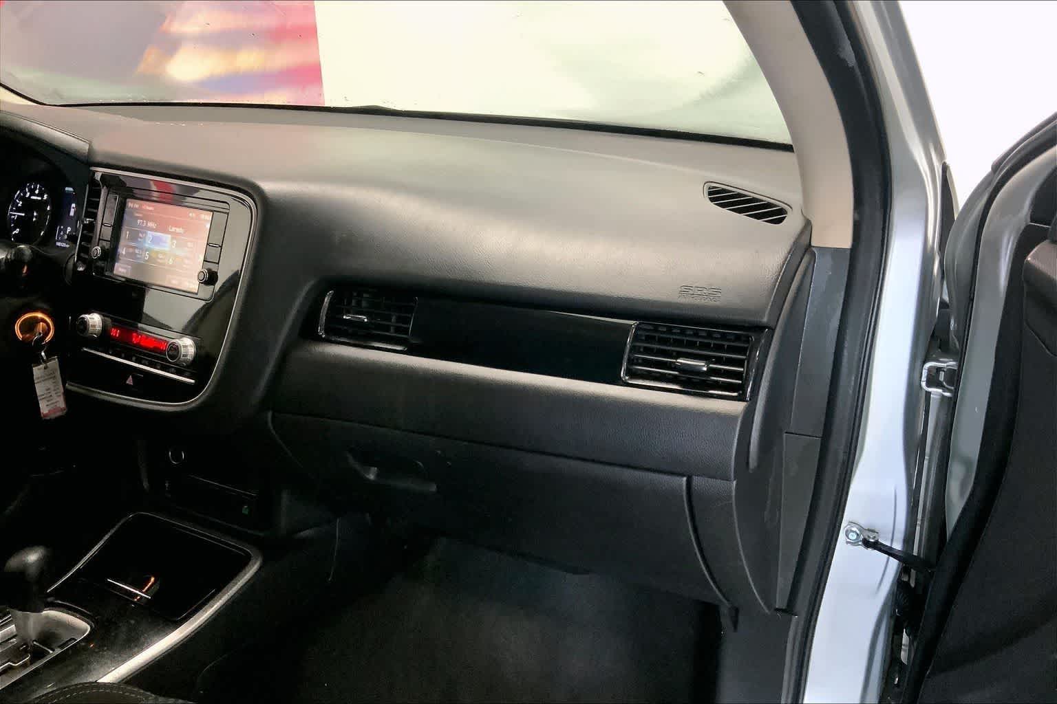 Thumbnail: 2020 Mitsubishi Outlander - 20