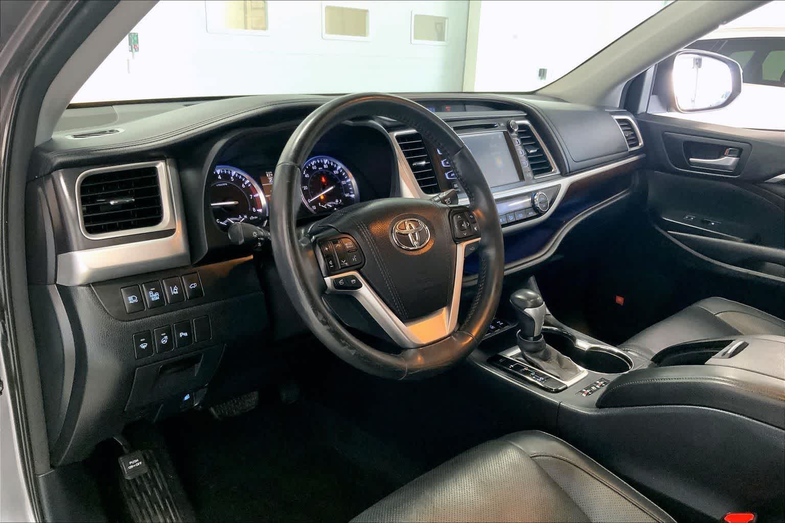 Thumbnail: 2015 Toyota Highlander - 2