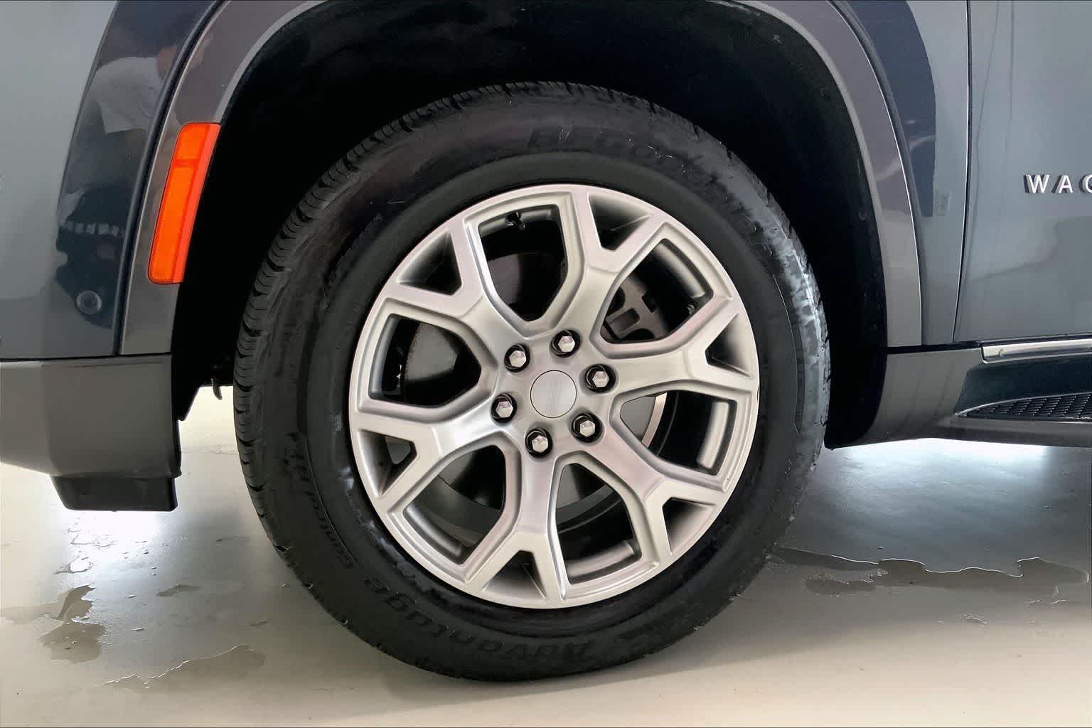 Thumbnail: 2022 Jeep Wagoneer - 7