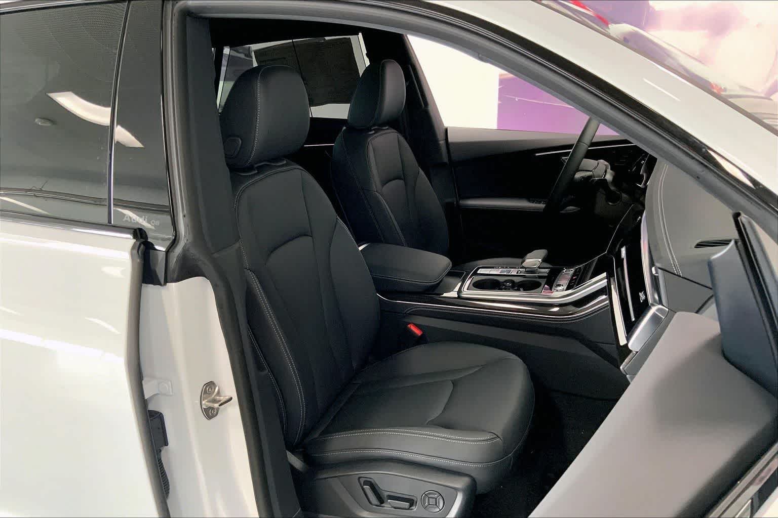 Thumbnail: 2026 Audi Q8 - 13