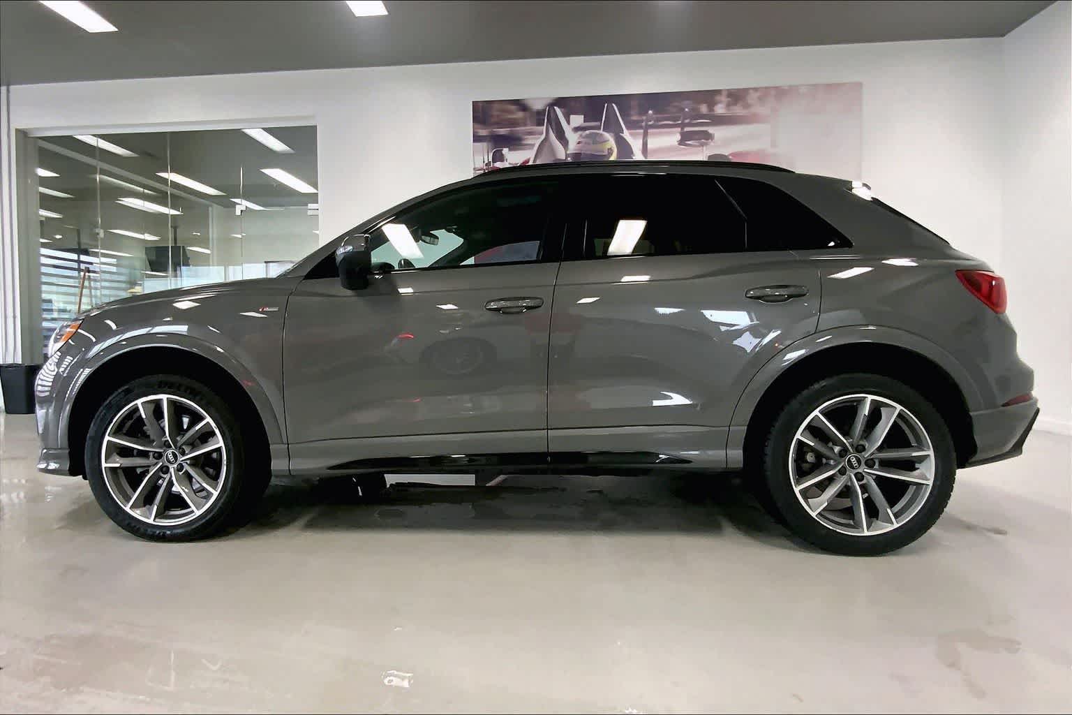 Thumbnail: 2022 Audi Q3 - 3